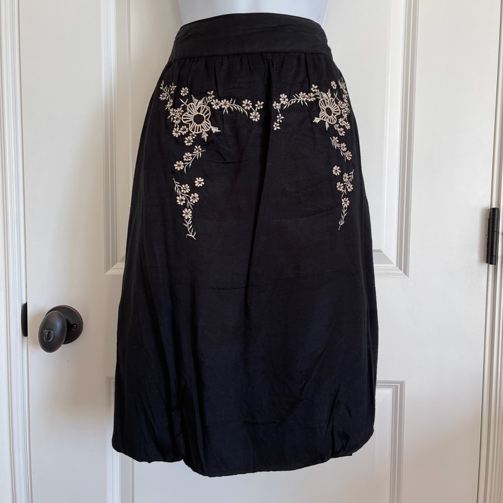 Nicole Miller Women Skirt size 10 black embroider
